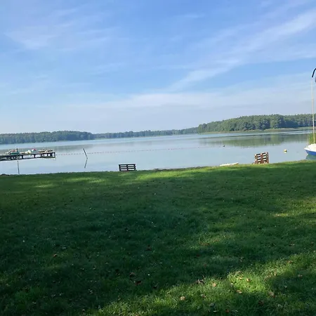 Nad Jeziorem Parter Casa vacanze *